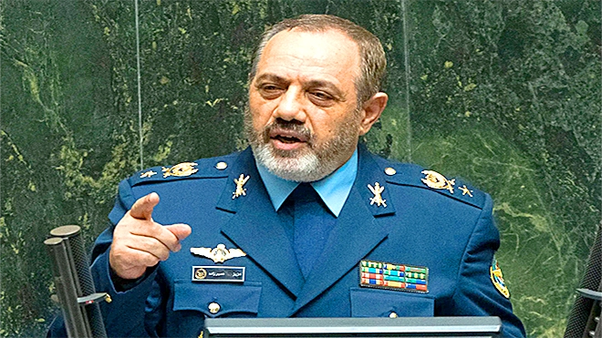 وزير الدفاع الإيراني عزيز نصير زاده